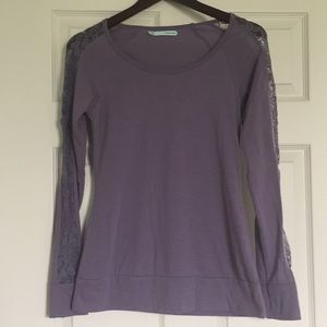 Long sleeve with lace detail